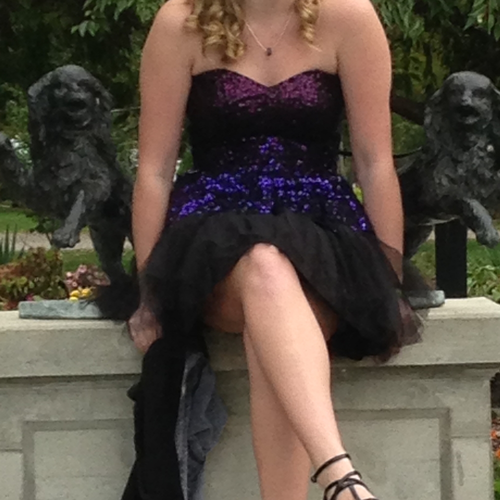 Dress - Picture 7 of 7